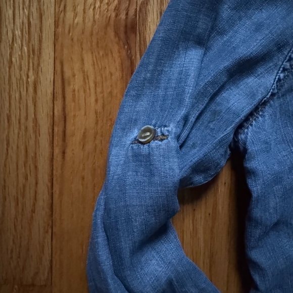 Cloth + Stone Anthropologie Blue denim button-up shirt with relaxed fit Size XS - Picture 5 of 7
